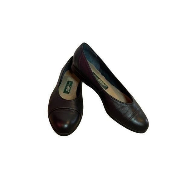 Women’s Easy Spirit Black Leather Anti Shock Flats Size 38 Euro/7.5 US - Picture 1 of 9